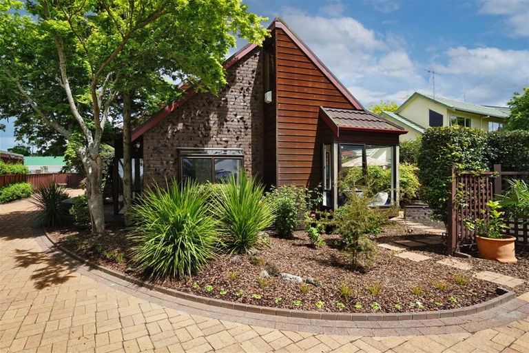 Photo of property in 23 Kensington Place, Fairfield, Hamilton, 3214
