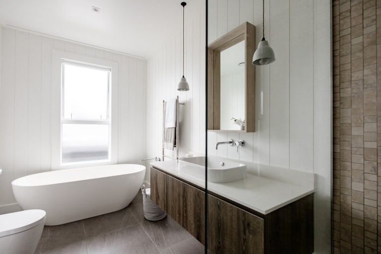 Photo of property in 12 Sandpiper Avenue, Point Wells, 0986