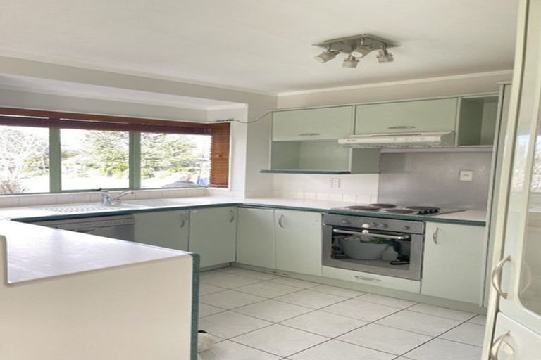 Photo of property in 38 Harbour Lights Close, West Harbour, Auckland, 0618