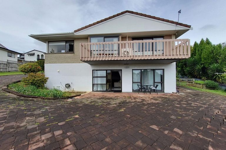 Photo of property in 17 Paulownia Place, Totara Heights, Auckland, 2105