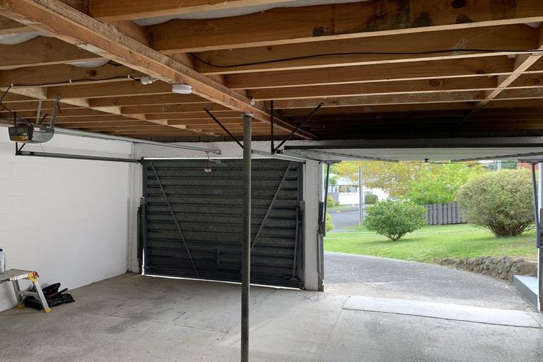 Photo of property in 15 Liston Crescent, Cockle Bay, Auckland, 2014