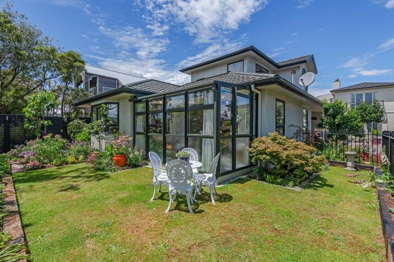 Photo of property in 18 Winston Avenue, Hokowhitu, Palmerston North, 4410