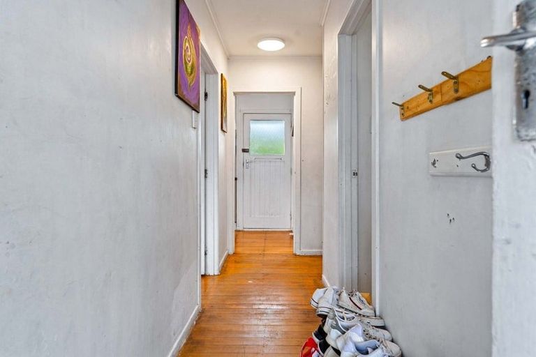 Photo of property in 48 Amberley Avenue, Te Atatu South, Auckland, 0610