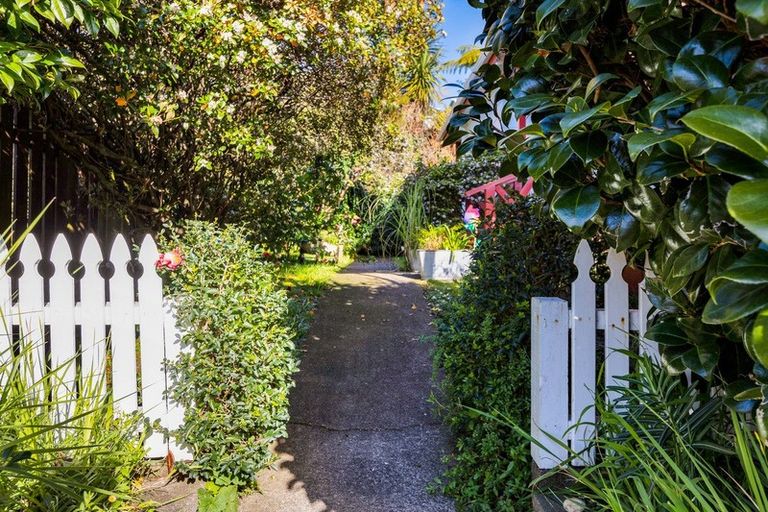 Photo of property in 2/19 Kenmore Street, Westown, New Plymouth, 4310