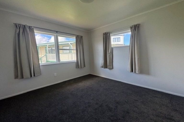 Photo of property in 21 Tranent Road, Mangere, Auckland, 2022