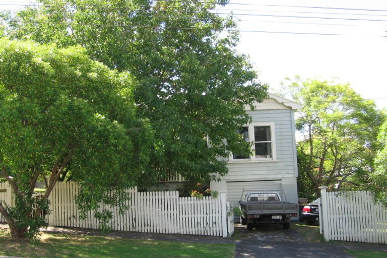 Photo of property in 14 Rutland Road, Stanley Point, Auckland, 0624