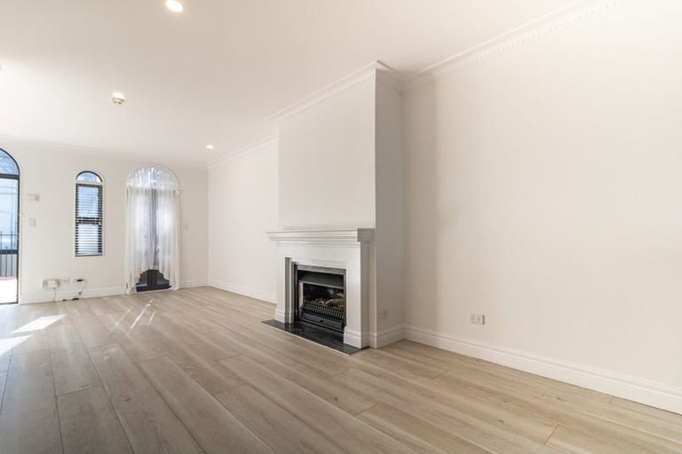 Photo of property in 1/177 Hurstmere Road, Takapuna, Auckland, 0622