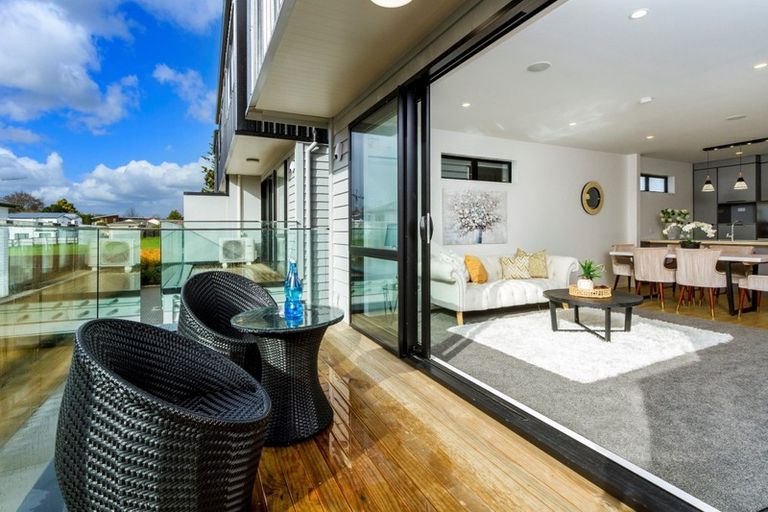 Photo of property in 4/19 Kingdale Road, Henderson, Auckland, 0610