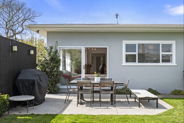 Photo of property in 42 Park Road, West End, Palmerston North, 4412