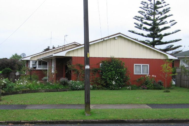 Photo of property in 112 Tiraumea Drive, Pakuranga, Auckland, 2010