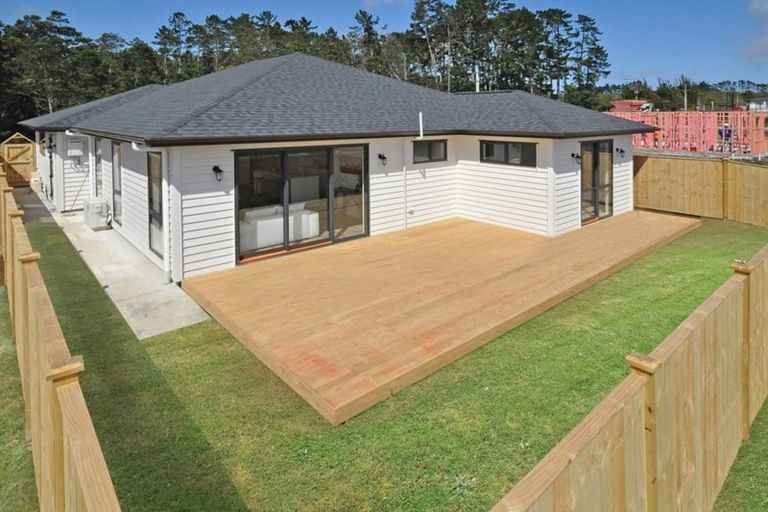 Photo of property in 93 Nobilo Road, Kumeu, 0810