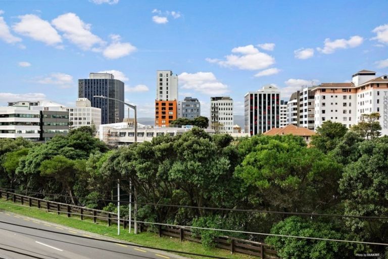 Photo of property in 2/168 Tinakori Road, Thorndon, Wellington, 6011