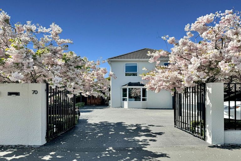 Photo of property in 70 Lake Terrace Road, Burwood, Christchurch, 8061