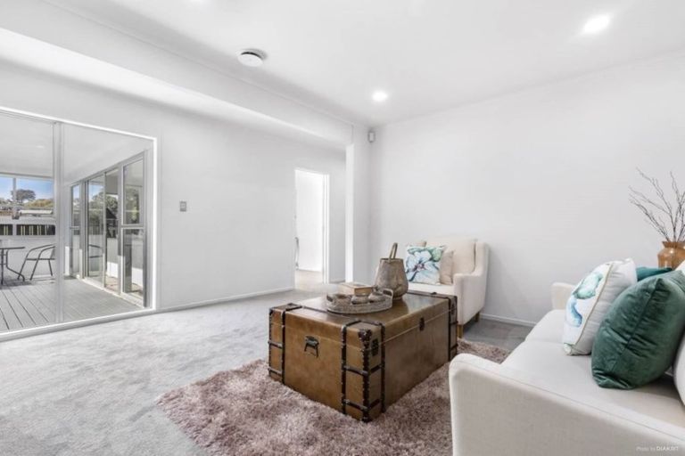 Photo of property in 48 Oreil Avenue, West Harbour, Auckland, 0618