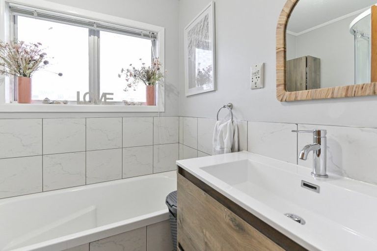 Photo of property in 30 Folkestone Drive, Flaxmere, Hastings, 4120