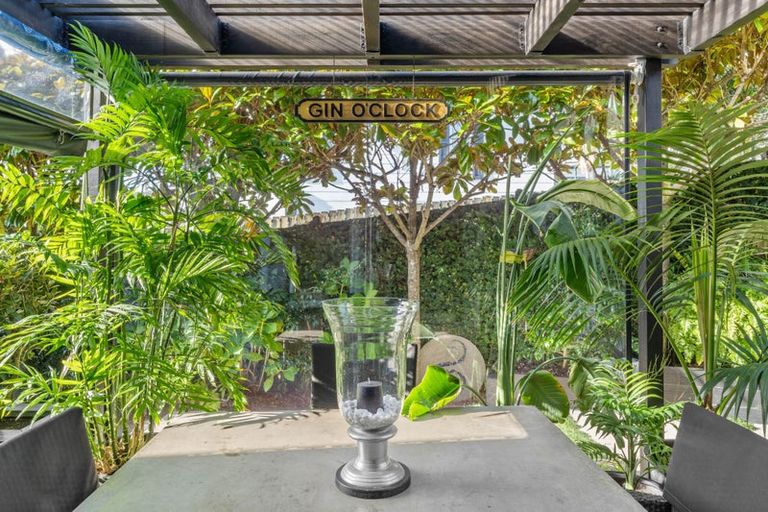 Photo of property in 1/19 Heathcote Road, Castor Bay, Auckland, 0620
