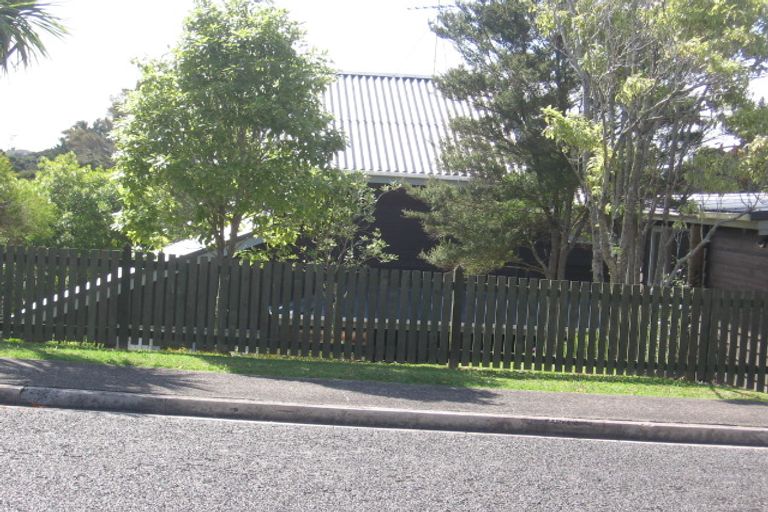 Photo of property in 8 Miraka Place, Birkenhead, Auckland, 0626