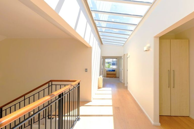 Photo of property in 40 Saint Andrews Square, Strowan, Christchurch, 8052