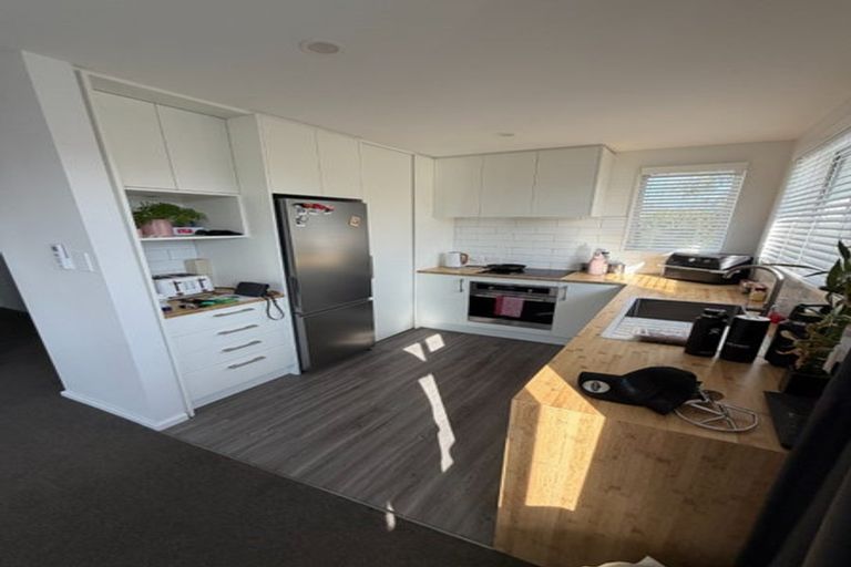 Photo of property in 1/272 Main North Road, Redwood, Christchurch, 8051