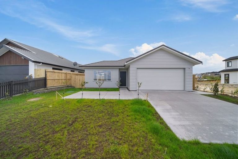 Photo of property in 8 Nola Dawn Avenue, Papakura, 2110