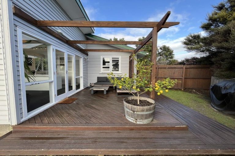 Photo of property in 1 Kahu Road, Paremata, Porirua, 5024