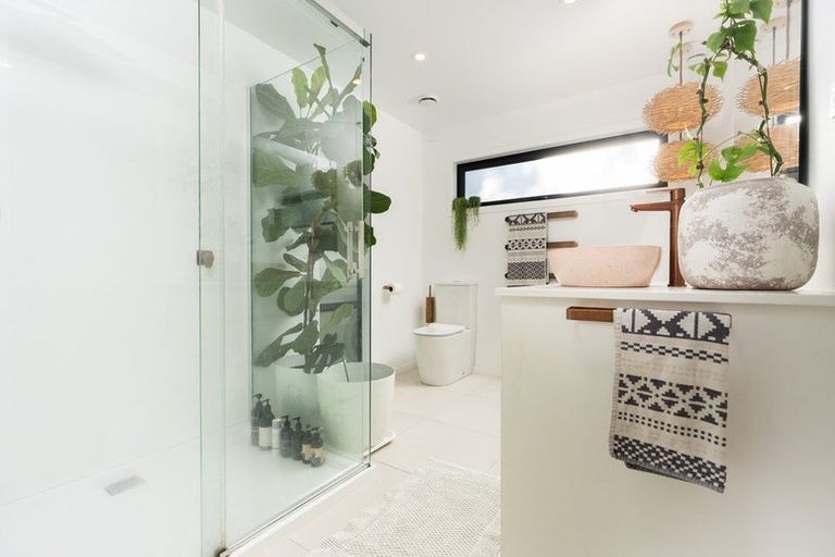 Photo of property in 21 Ngapuke Lane, Parua Bay, Onerahi, 0192