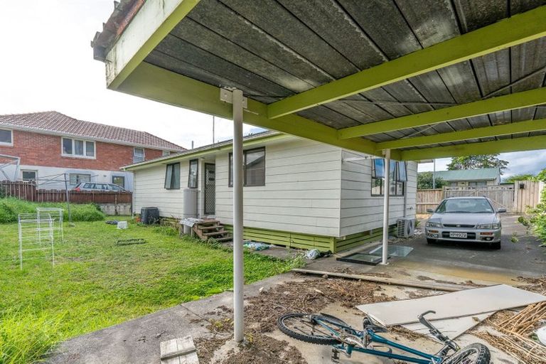 Photo of property in 2 Harrington Road, Henderson, Auckland, 0610