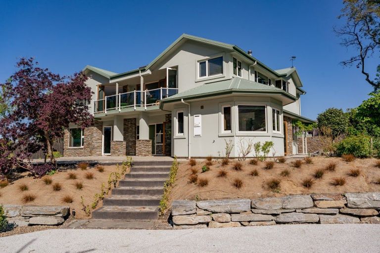 Photo of property in 2c Macandrew Lane, Wanaka, 9305