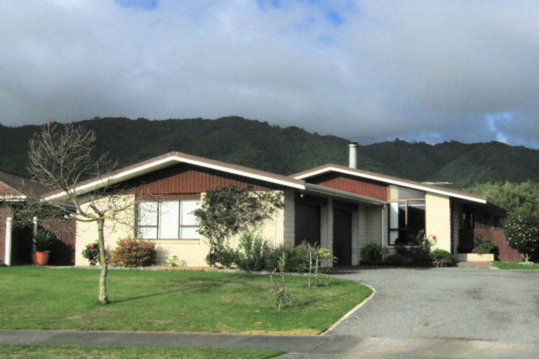Photo of property in 8 Hurunui Street, Waikanae, 5036