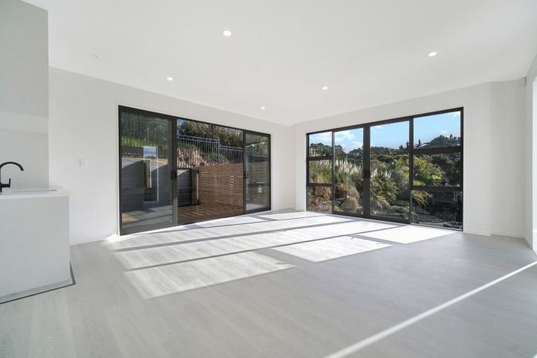Photo of property in 4 Pleasant Way, Matakatia, Whangaparaoa, 0930