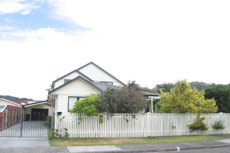 Photo of property in 15 Whirinaki Crescent, Heretaunga, Upper Hutt, 5018