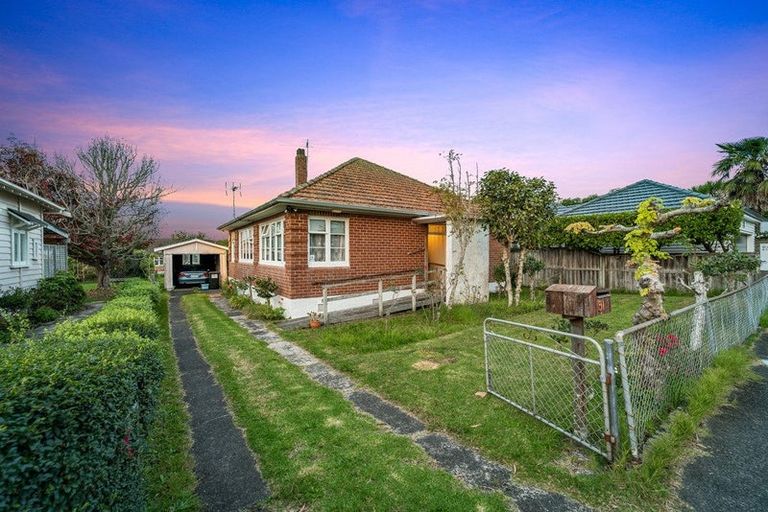 Photo of property in 51 Moa Road, Point Chevalier, Auckland, 1022