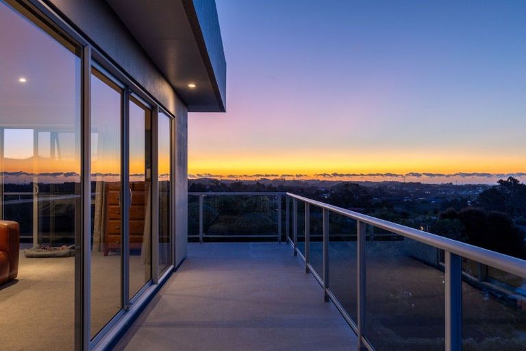 Photo of property in 33 Veale Road, Frankleigh Park, New Plymouth, 4371