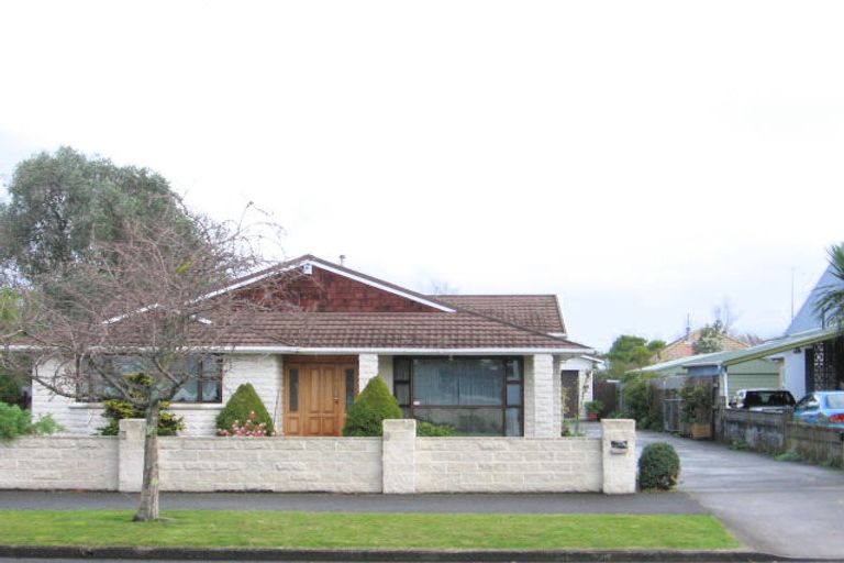 Photo of property in 18 Brightwater Terrace, Terrace End, Palmerston North, 4410