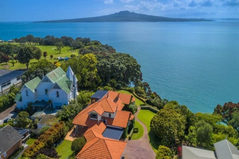 Photo of property in 122 Vauxhall Road, Narrow Neck, Auckland, 0624