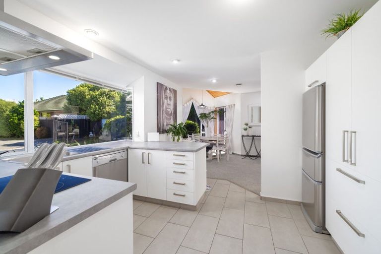 Photo of property in 2/48 Staveley Street, Avonhead, Christchurch, 8042