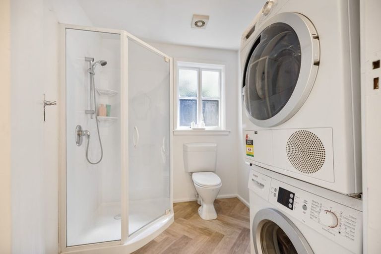 Photo of property in 5 Aikmans Road, Merivale, Christchurch, 8014