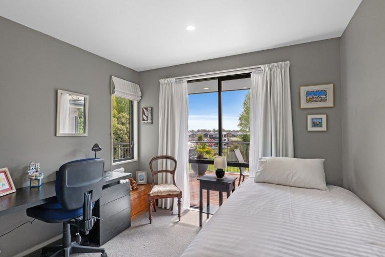 Photo of property in 32 Hyndhope Road, Kennedys Bush, Christchurch, 8025