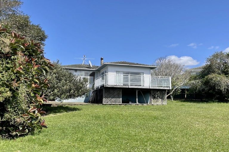 Photo of property in 1 Taha Road, Te Atatu South, Auckland, 0610