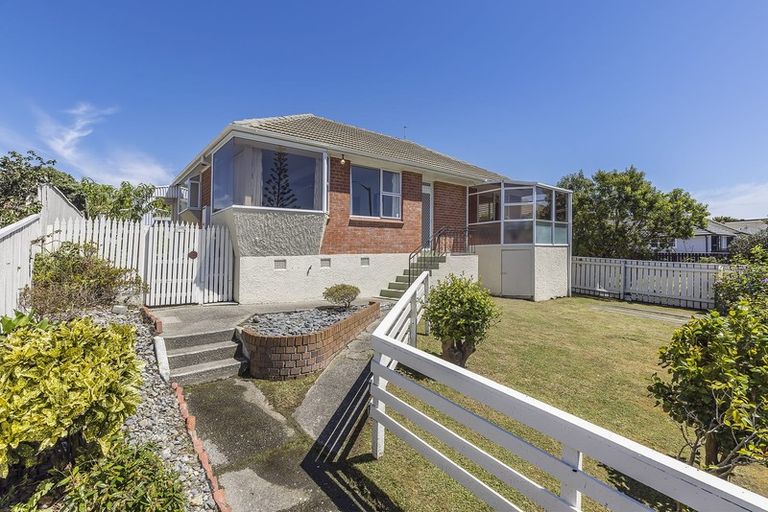 Photo of property in 130 Main Road, Titahi Bay, Porirua, 5022