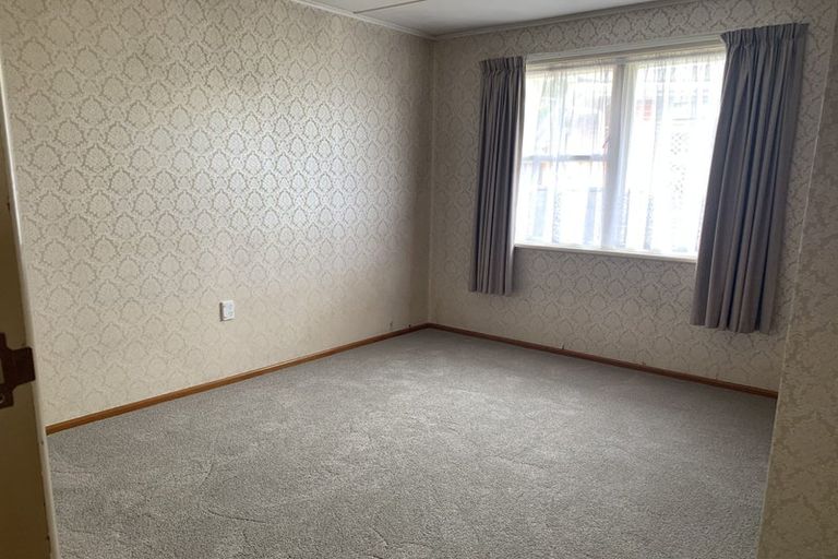 Photo of property in 19 Catherine Crescent, Paparangi, Wellington, 6037