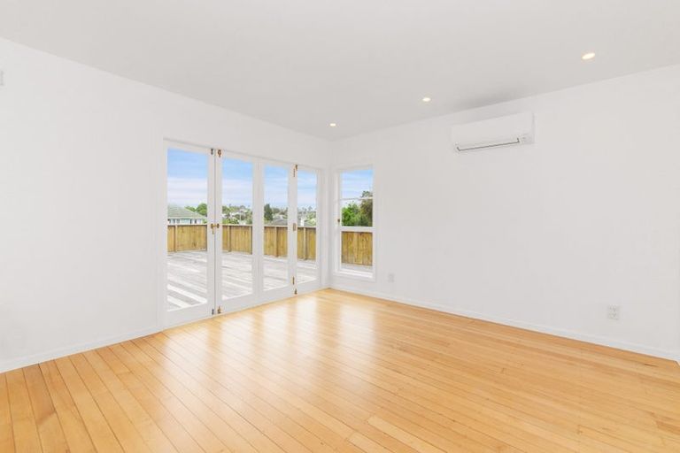 Photo of property in 5 Glenford Lane, Te Atatu Peninsula, Auckland, 0610