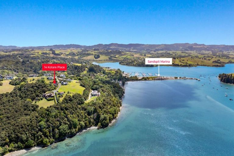 Photo of property in 14 Kotare Place, Sandspit, Warkworth, 0982