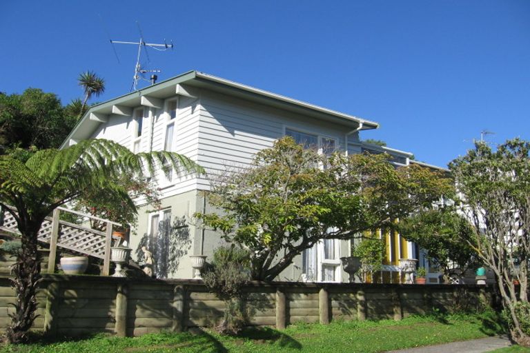 Photo of property in 3 Lupin Terrace, Tawa, Wellington, 5028