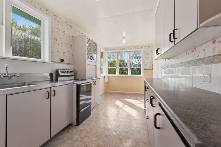 Photo of property in 70 Glenpark Avenue, Frankleigh Park, New Plymouth, 4310