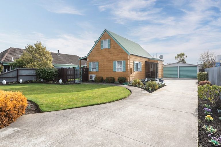 Photo of property in 17 Momorangi Crescent, Redwood, Christchurch, 8051