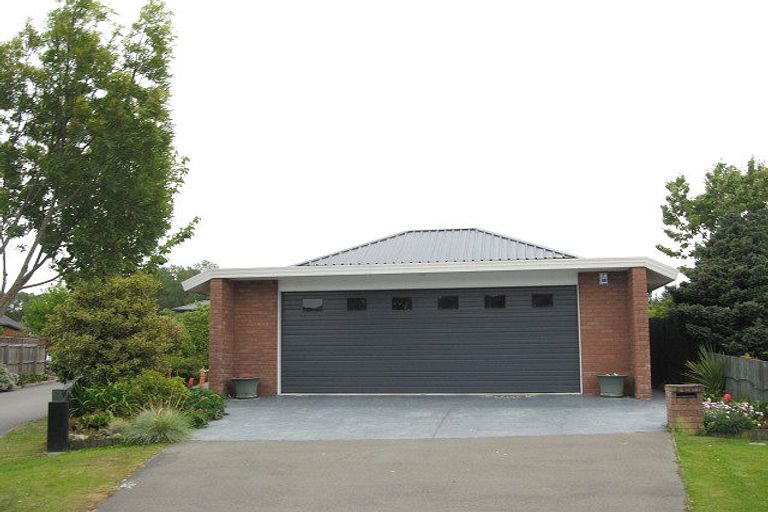 Photo of property in 15 Millcroft Place, Parklands, Christchurch, 8083