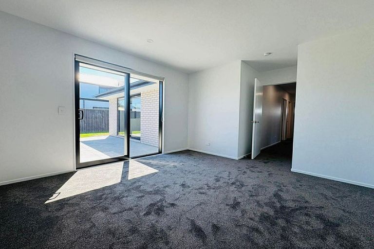 Photo of property in 17 Akoranga Place, Hornby, Christchurch, 8042