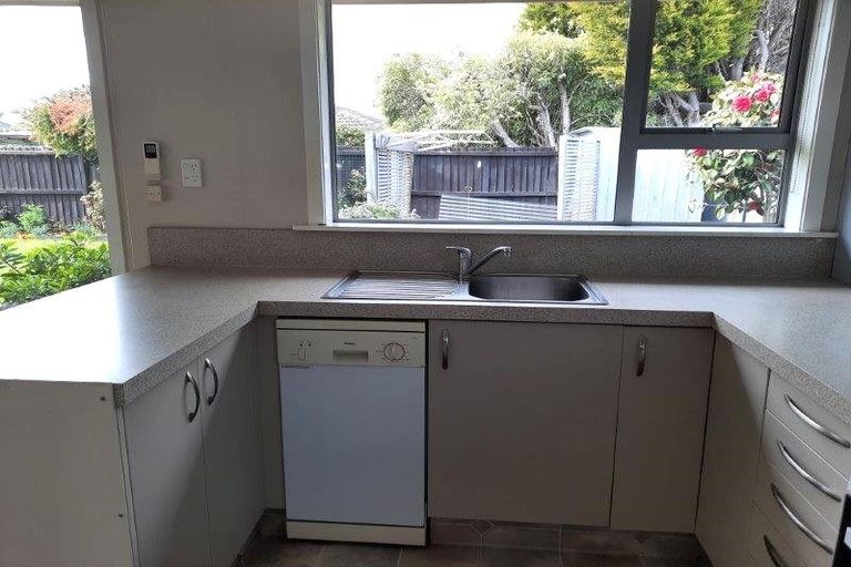 Photo of property in 2/38 Delaware Crescent, Russley, Christchurch, 8042