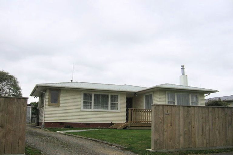 Photo of property in 5 Ellesmere Crescent, Highbury, Palmerston North, 4412